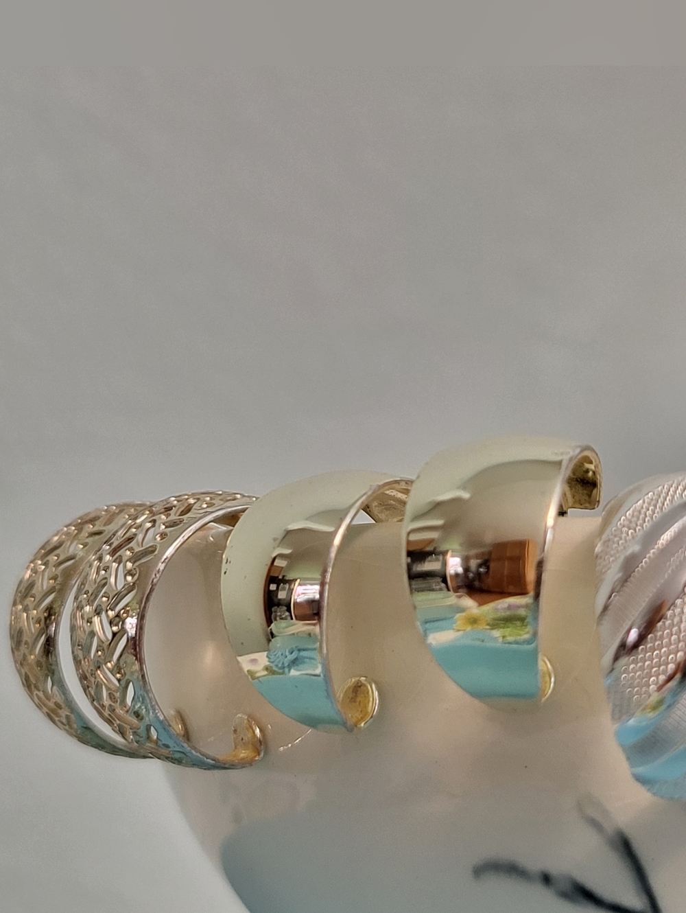 4pr Napier Clip On Earrings - Picture 5 of 5